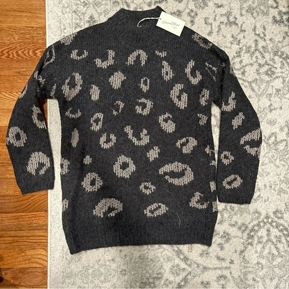 NWT Universal Thread Gray Leopard Print Mock Turtleneck Tunic Pullover Sweater S - Picture 2 of 4